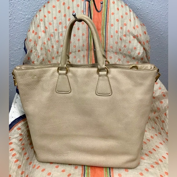 Prada Bags - Picture 5 of 16